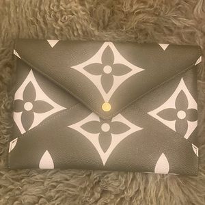 Army green pouch, button closure